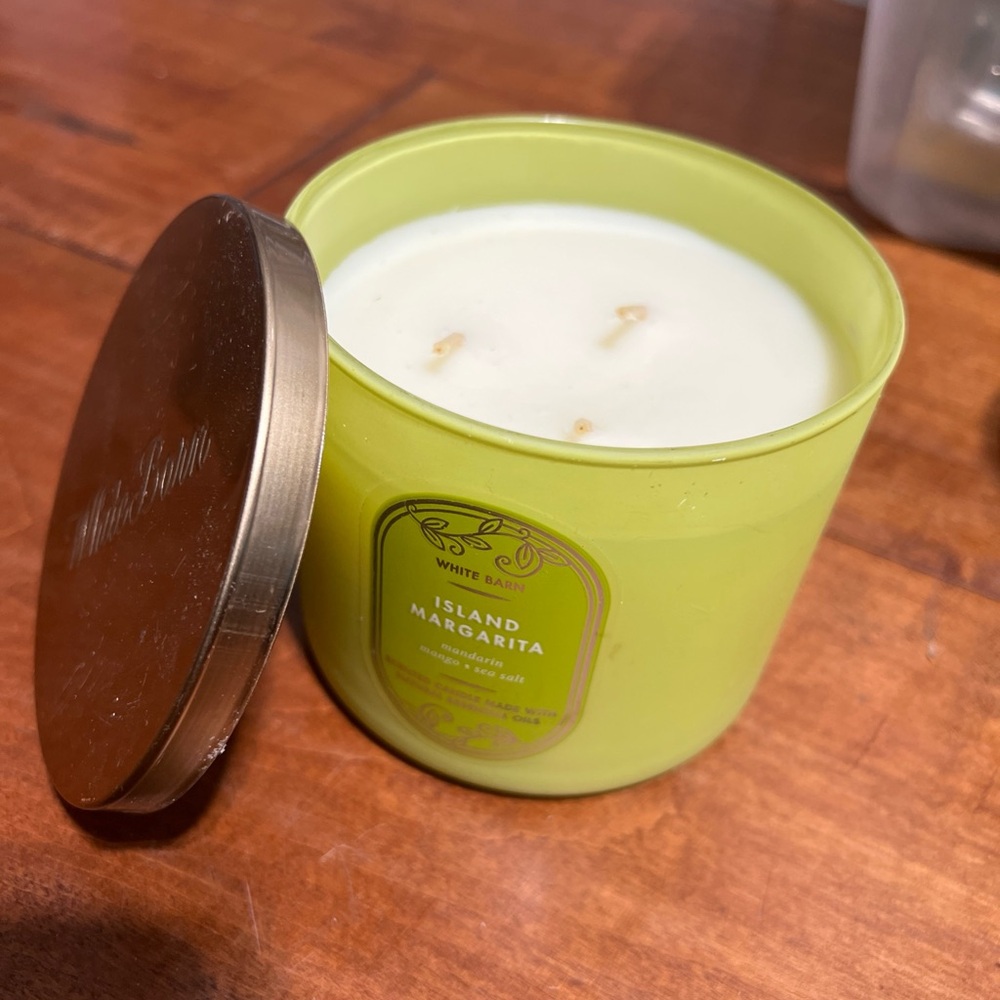 White Barn by Bath & Bodywork’s Island Margarita Candle - Bright Green